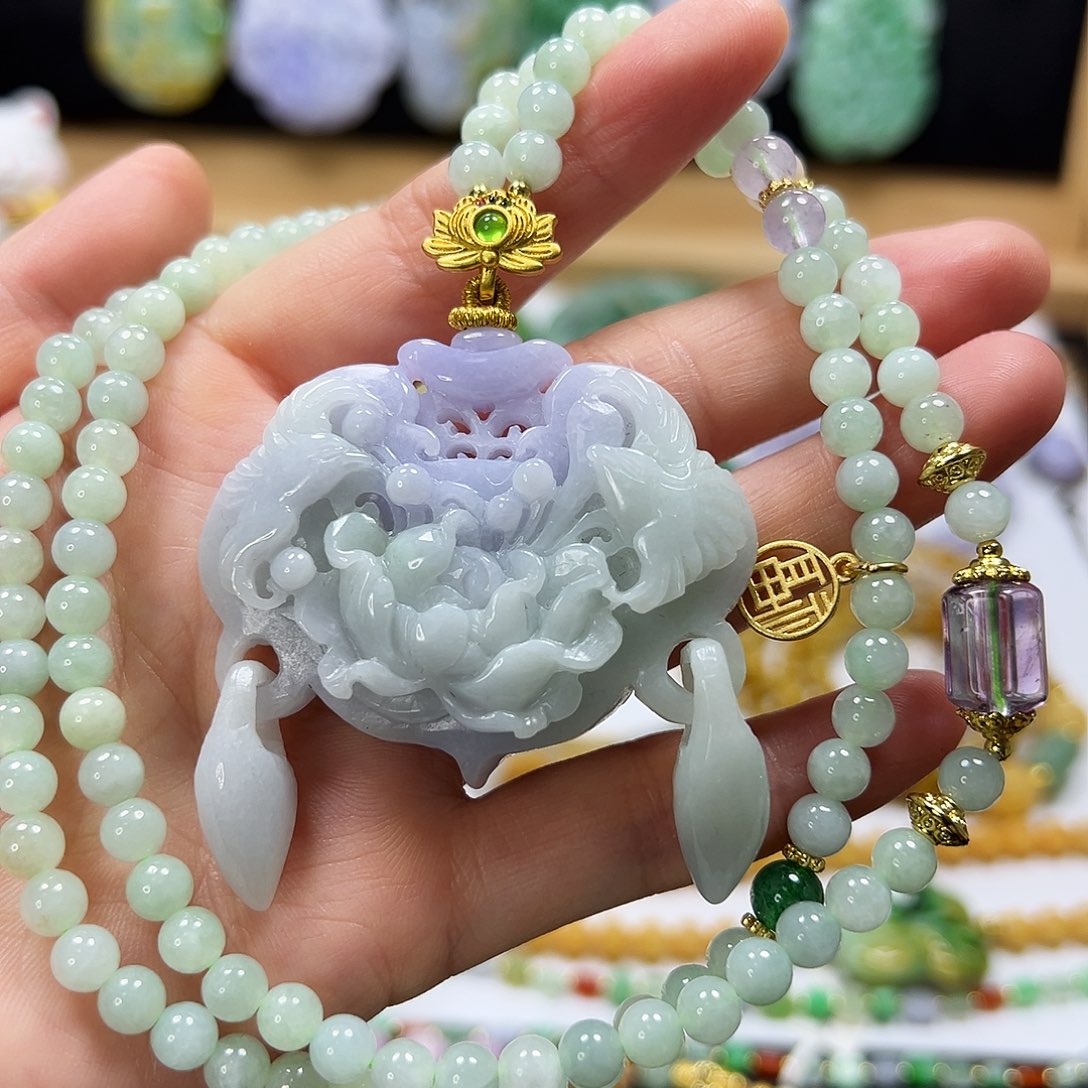 翡翠未镶嵌颈饰吊坠