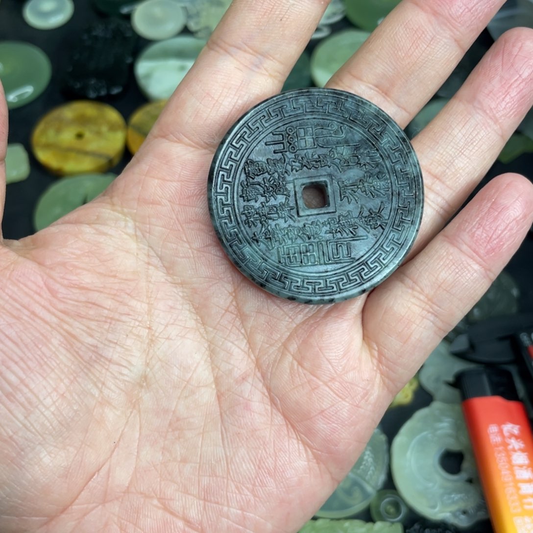 猪***宝岫玉未镶嵌颈饰山鬼