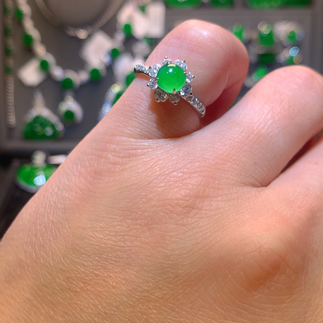 翡翠戒指18K金镶嵌天然翡翠