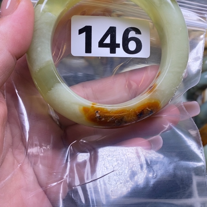 多***菜蛇纹石玉未镶嵌手镯