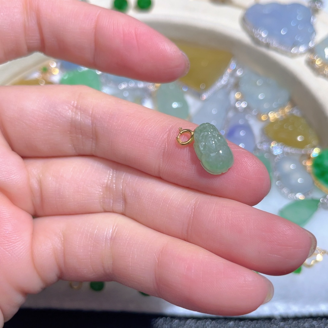 翡翠颈饰18K金镶嵌翡翠