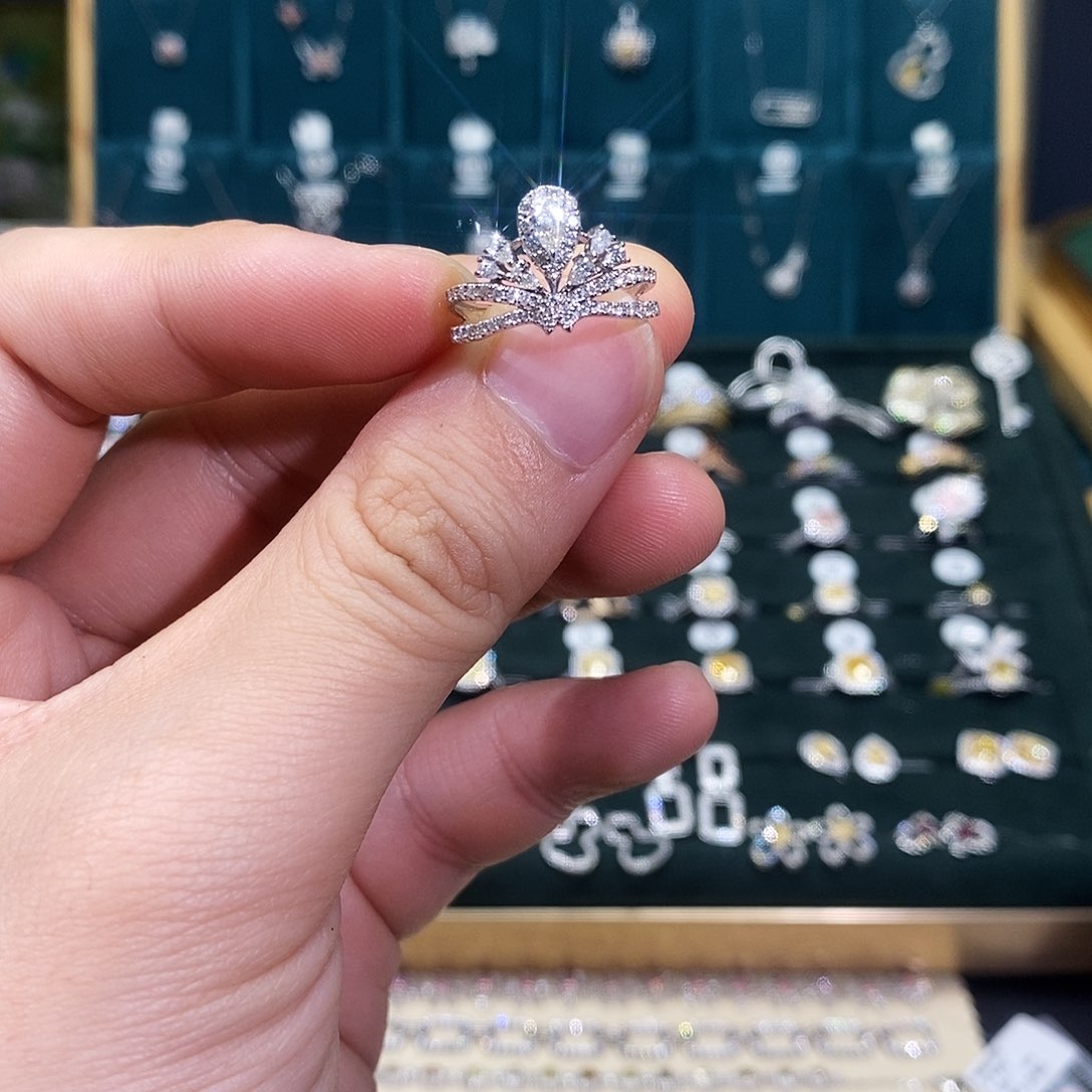 钻石戒指/指环18K金镶嵌戒指