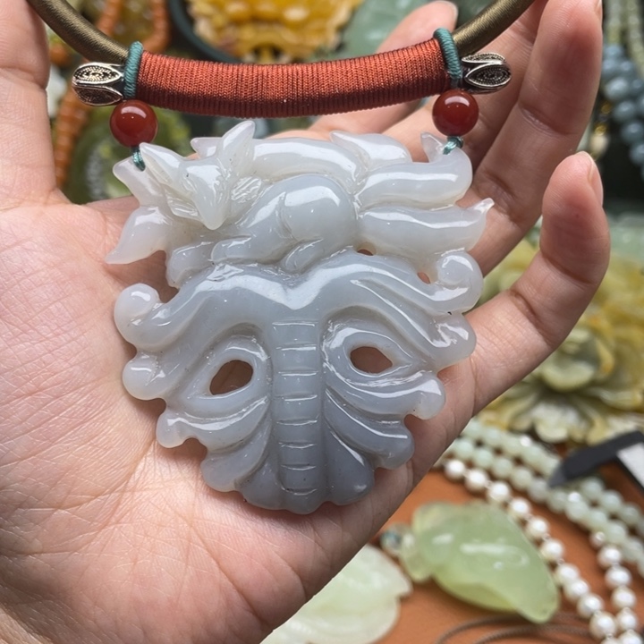 蛇纹石玉吊坠合金
