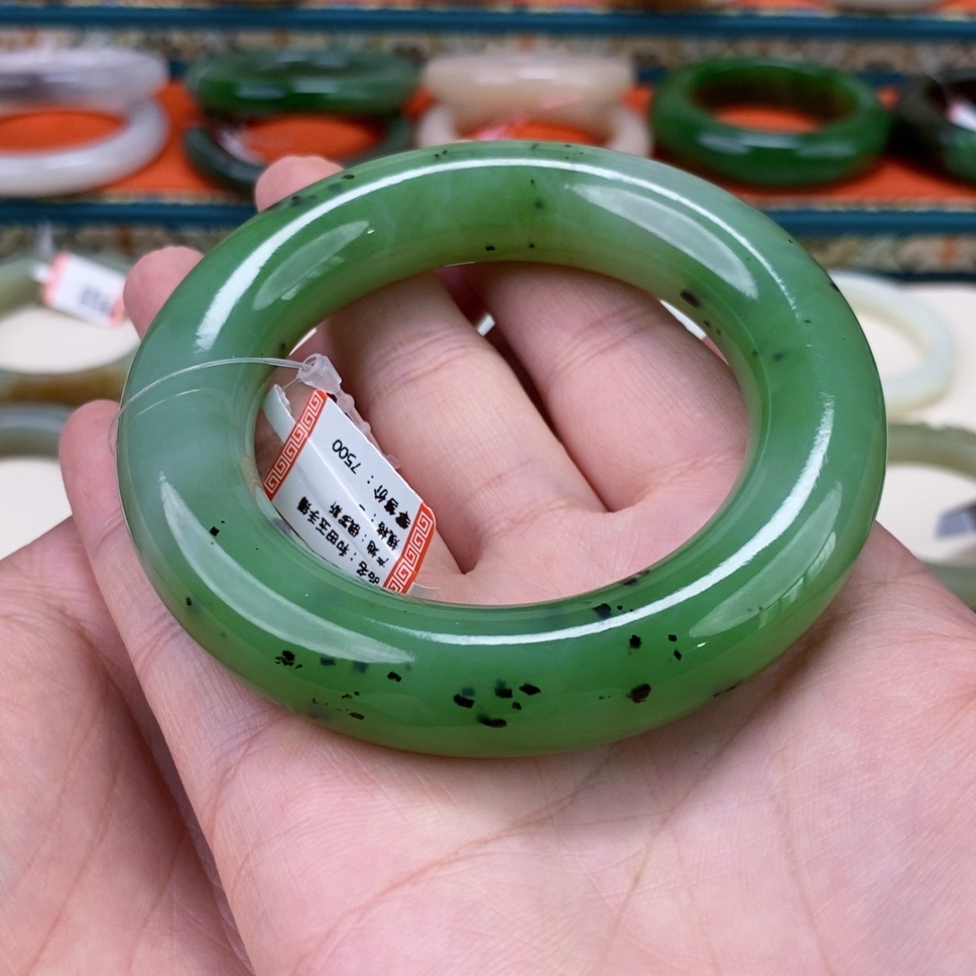 和田玉手镯未镶嵌小***娜