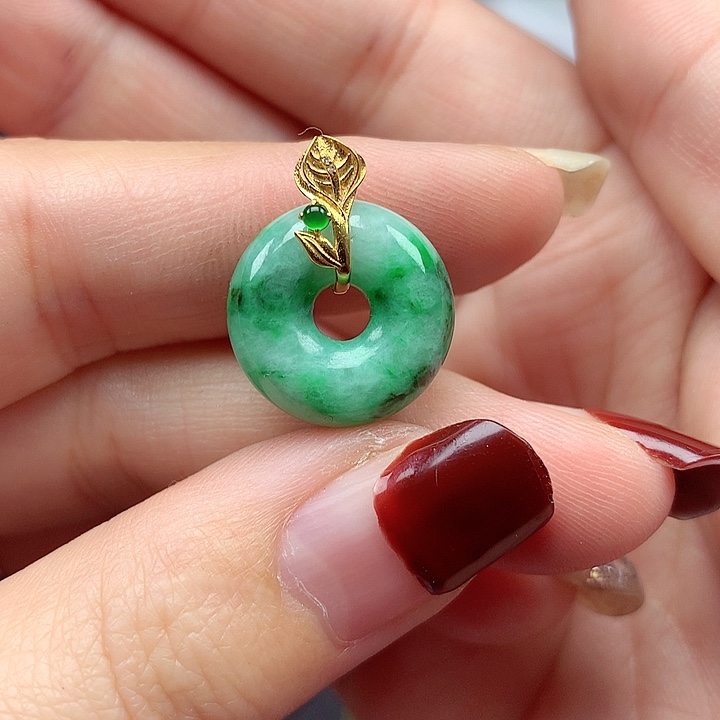 翡翠颈饰18K金镶嵌翡翠