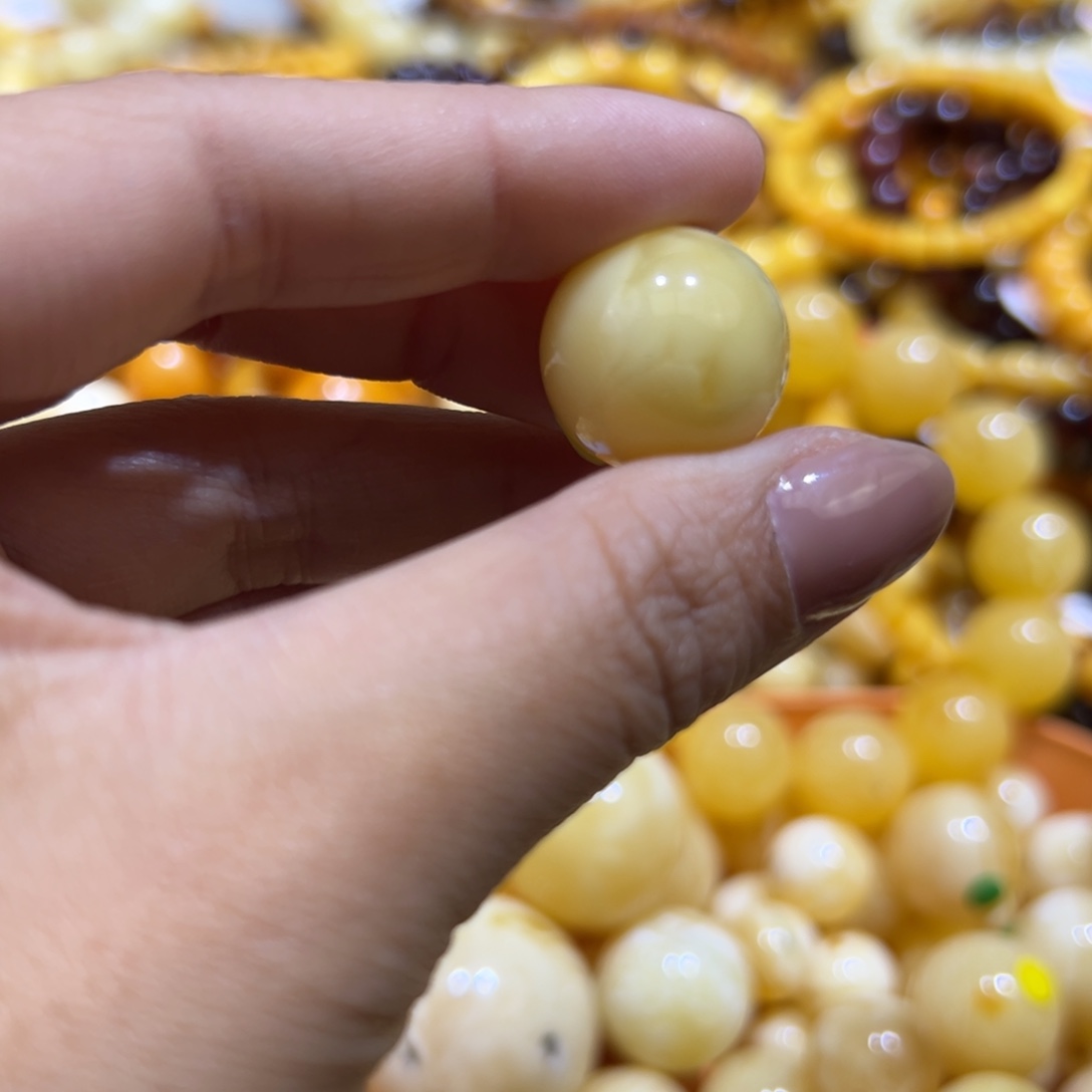 琥珀珠宝奇石未镶嵌