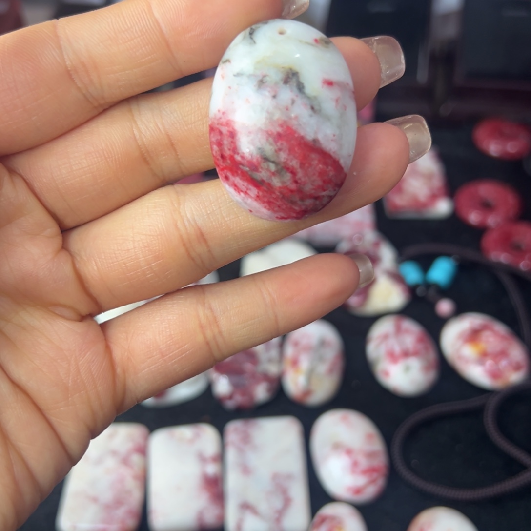 天然辰砂原石吊坠