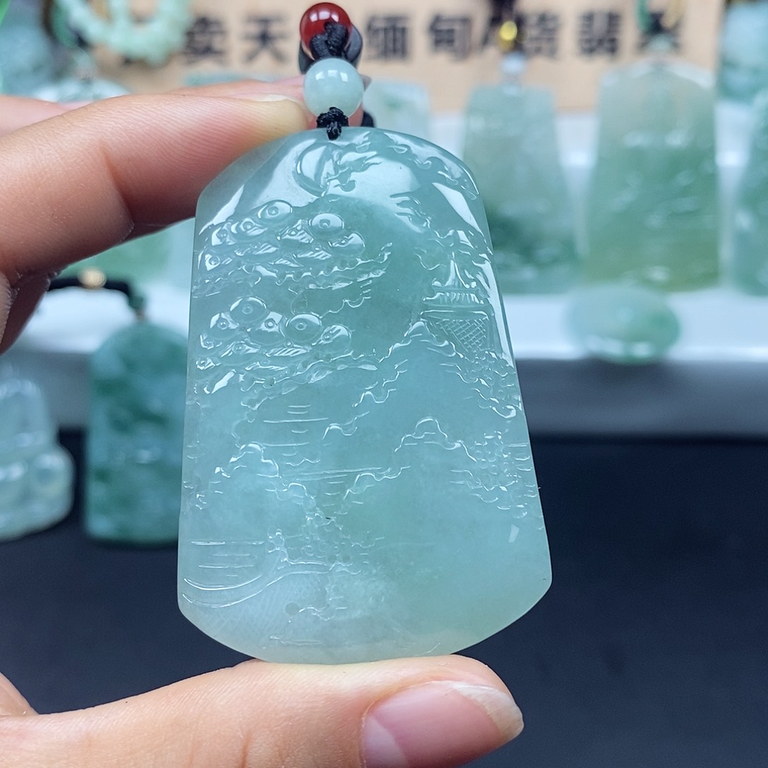 翡翠未镶嵌颈饰相***湖翡翠