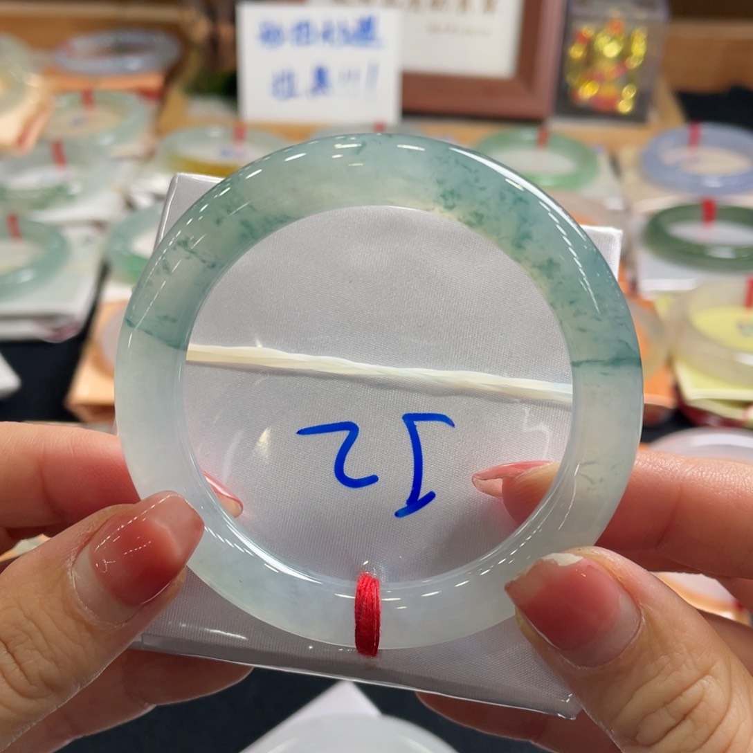 翡翠手镯未镶嵌52圆