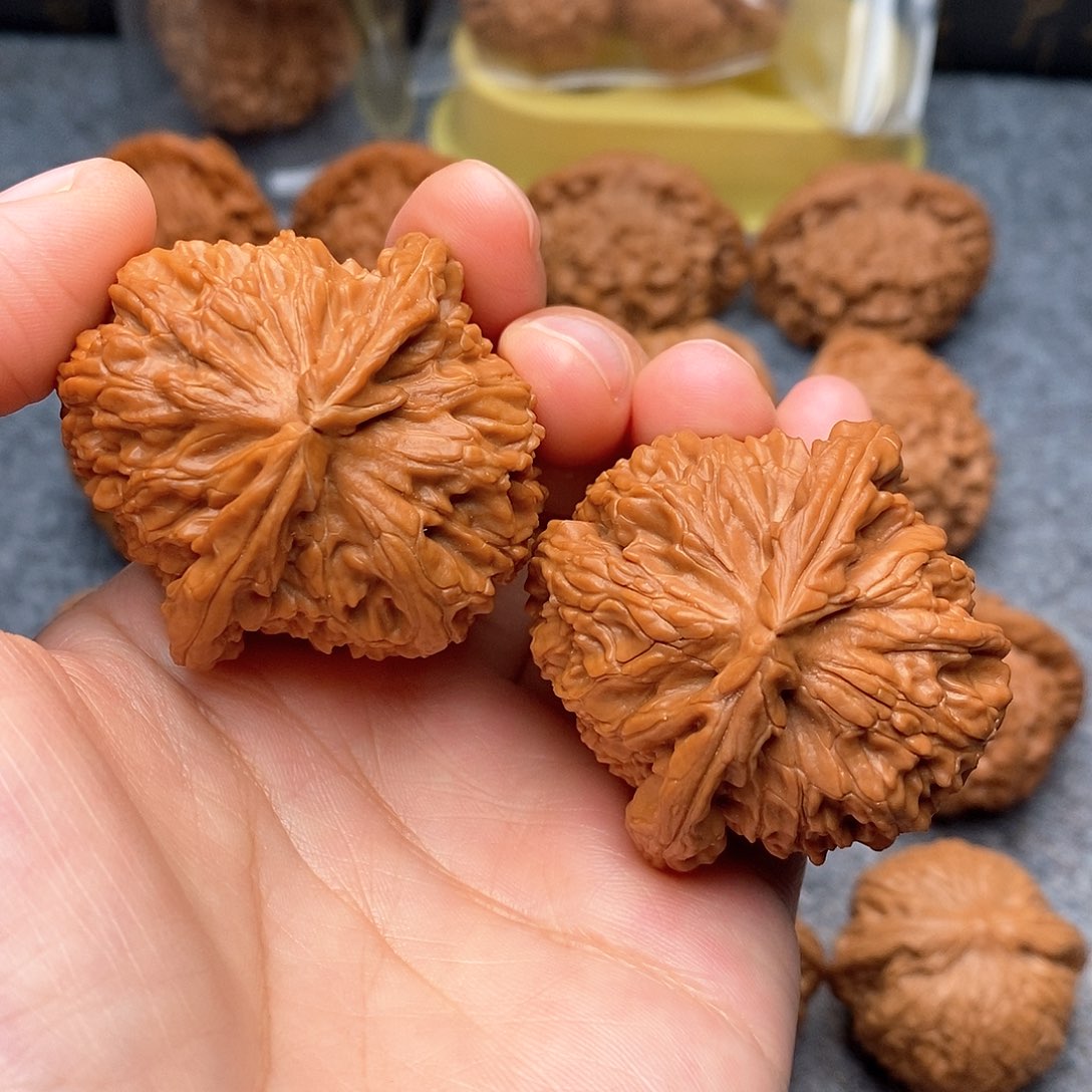 文玩核桃把件三角白45全品53克