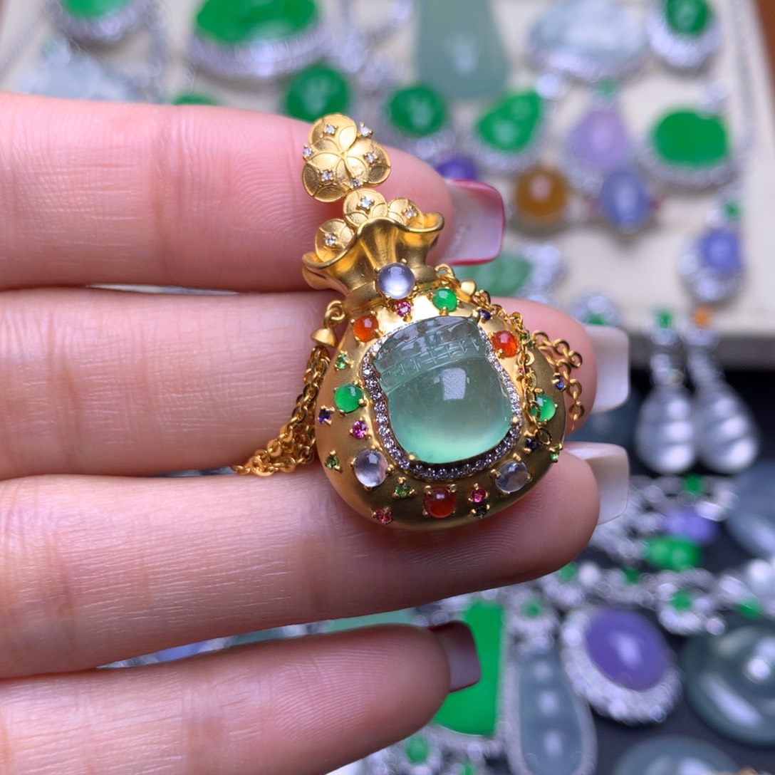 吊坠(赠链)18K金镶嵌翡翠