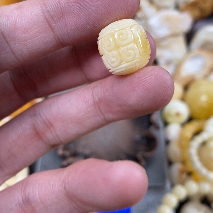 琥珀裸石未镶嵌我