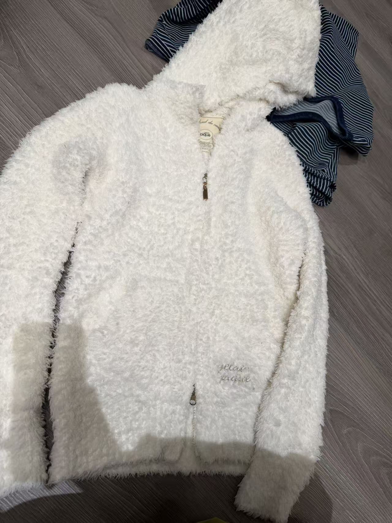 25111 毛绒秋冬外套女 