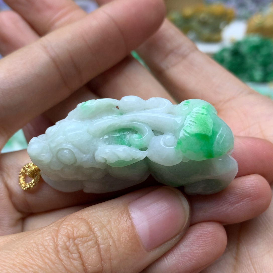 翡翠颈饰未镶嵌翡翠