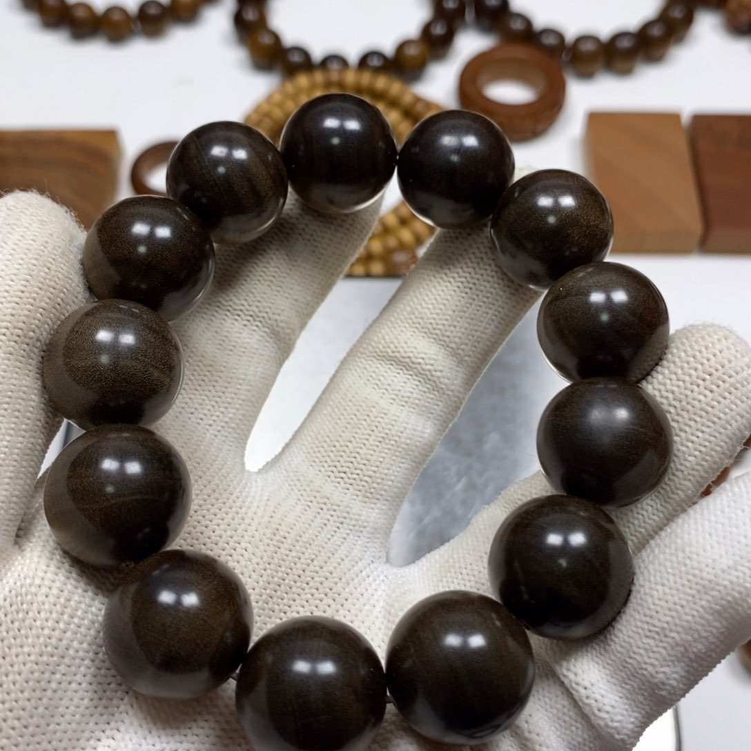 檀香木b****c老山檀香1.8阴沉奶香