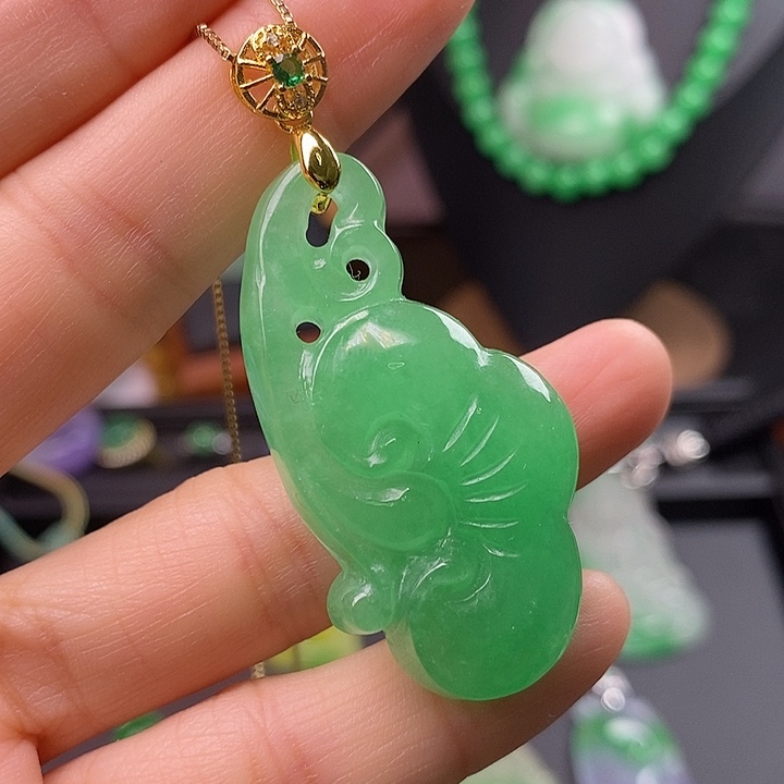 翡翠未镶嵌吊坠(赠链)