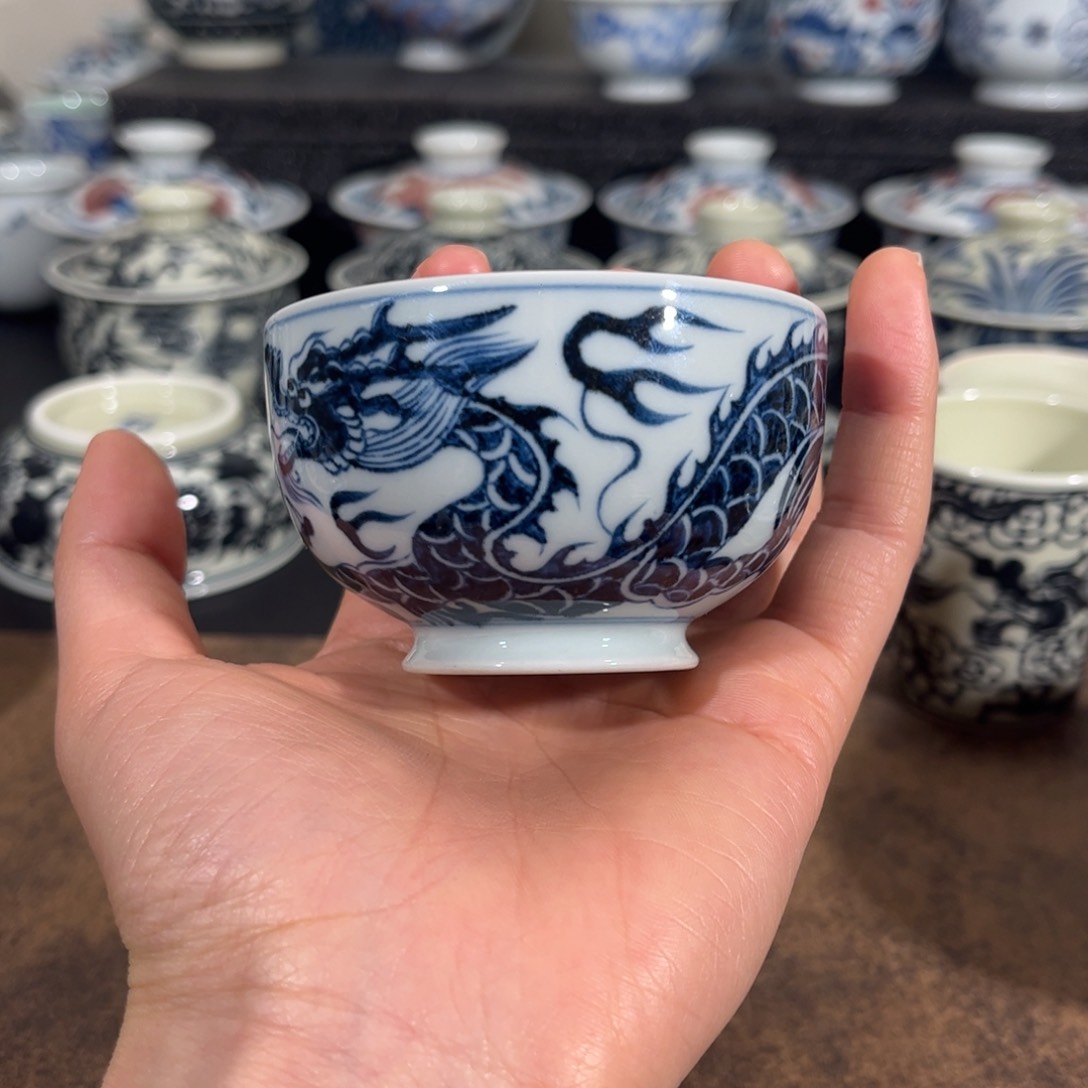 景德镇青花龙纹小圆杯