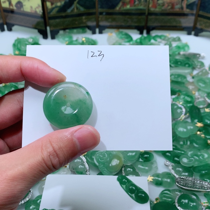 石英质玉颈饰未镶嵌