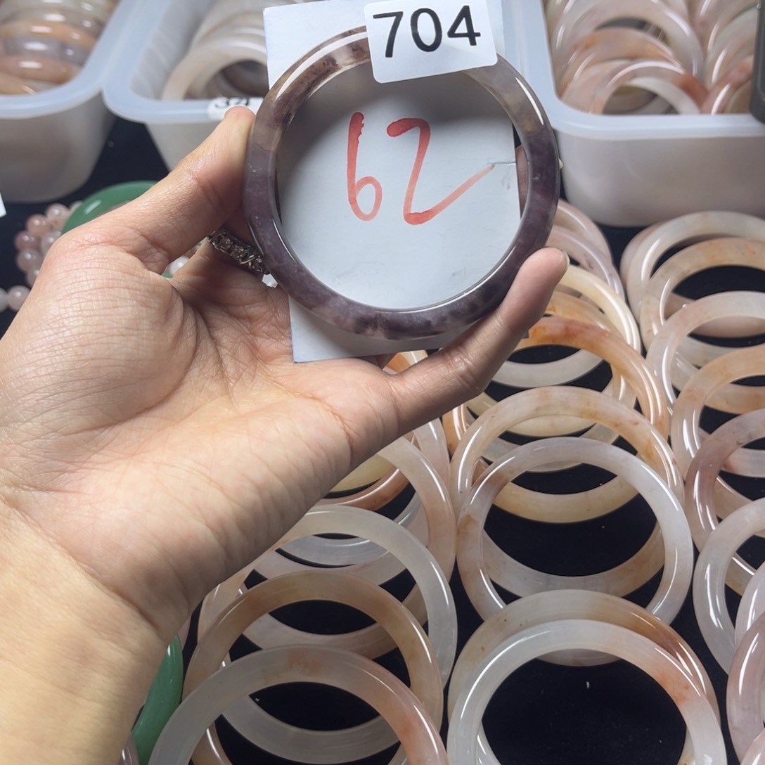 石英质玉手镯未镶嵌