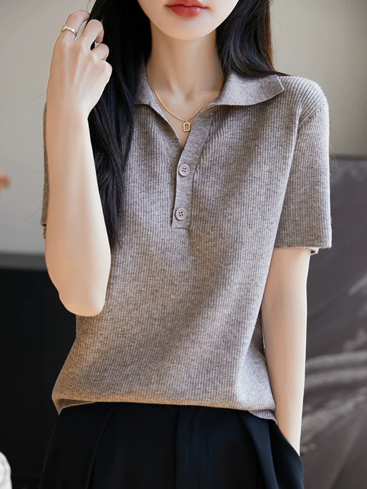 精品女款针织衫一件