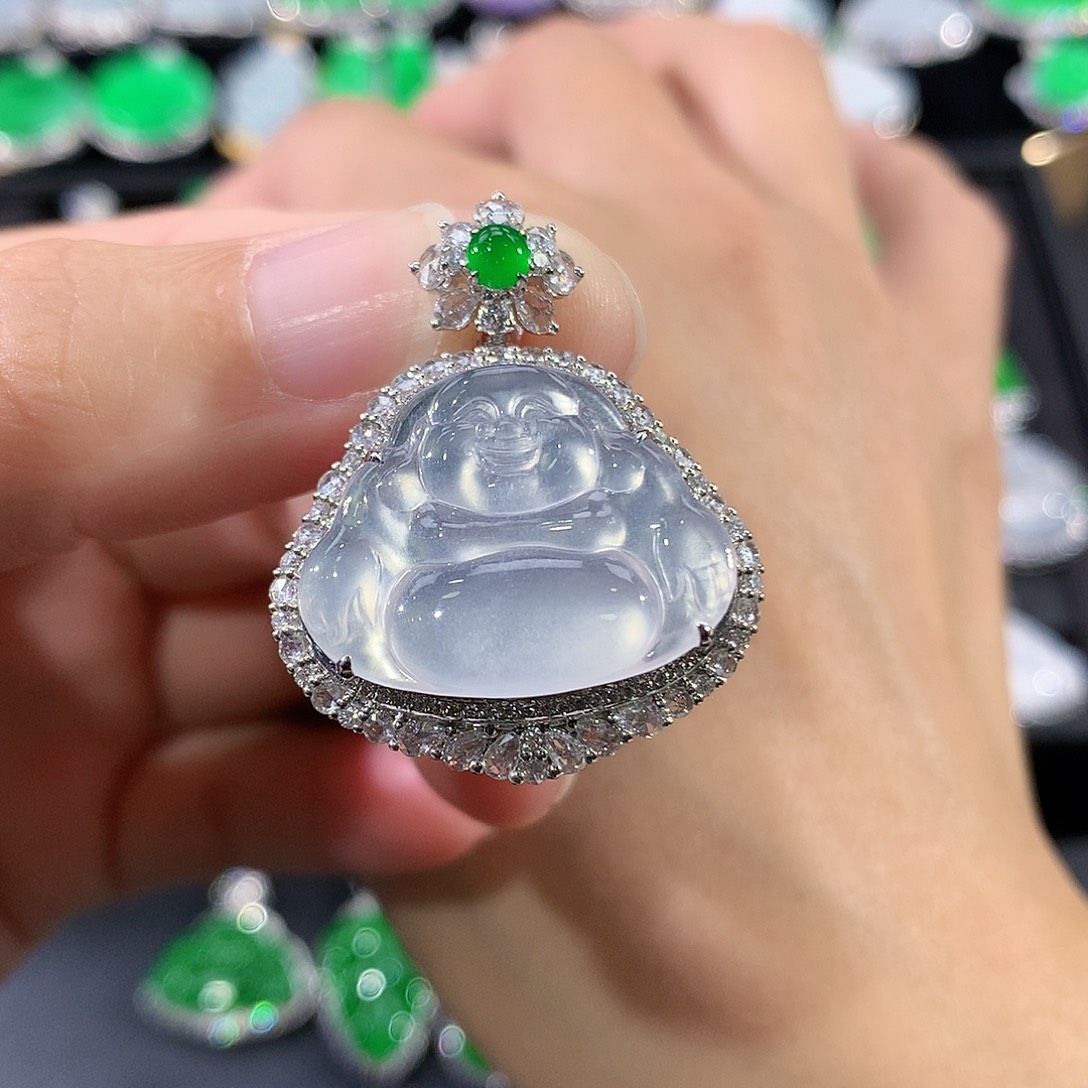 翡翠18K金镶嵌颈饰