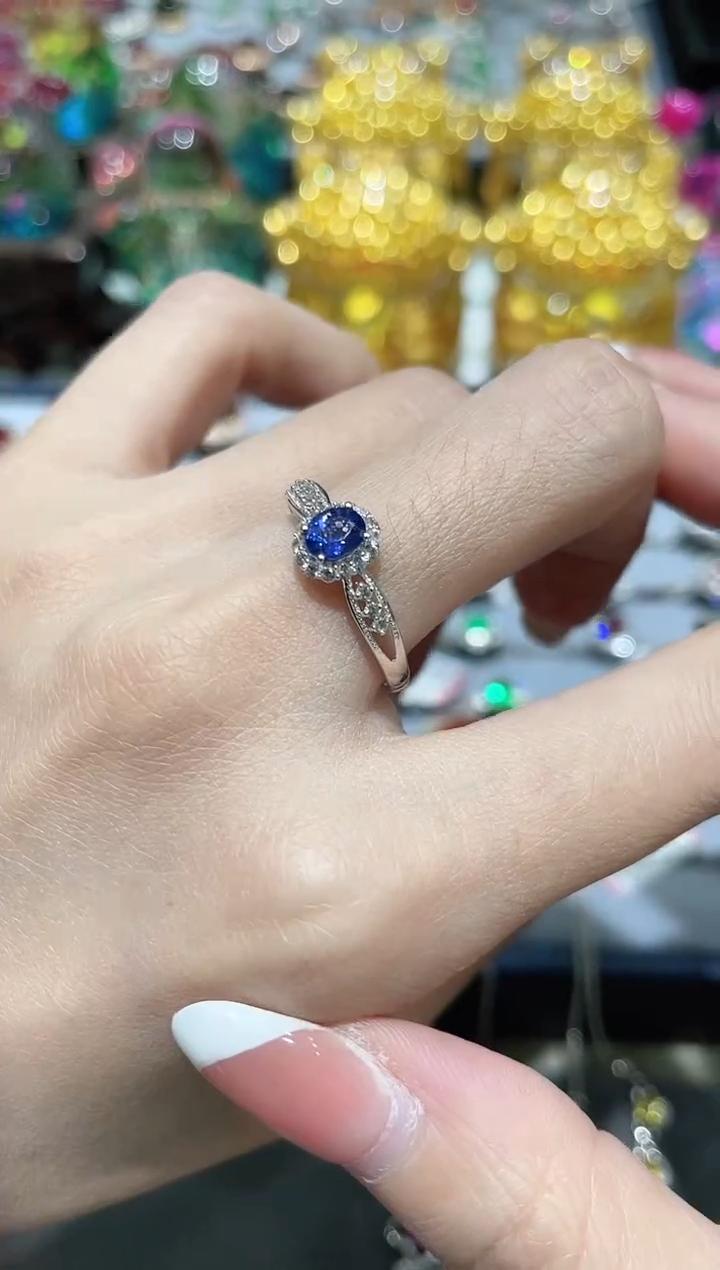 18K金镶嵌天然蓝宝石戒指