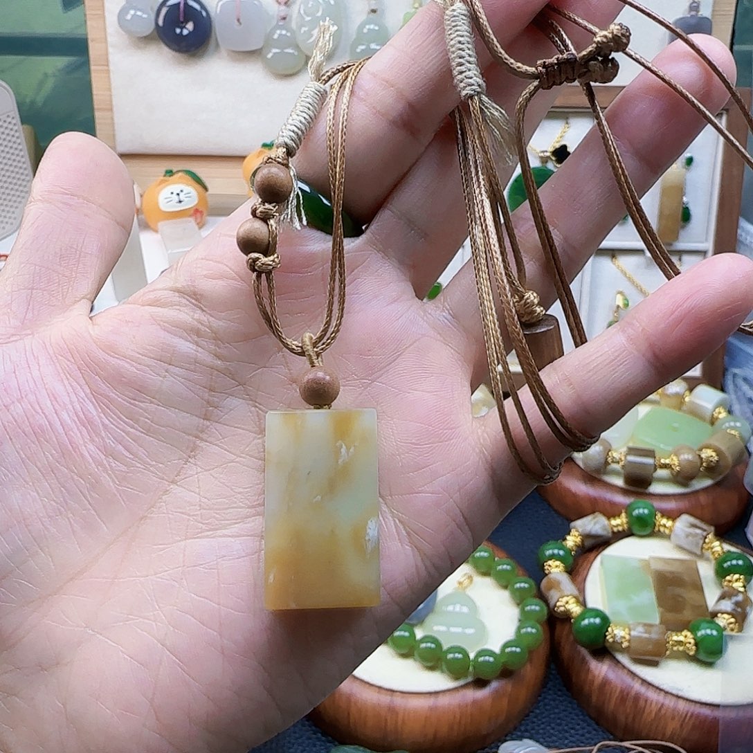 大****和田玉未镶嵌吊坠(不含链)