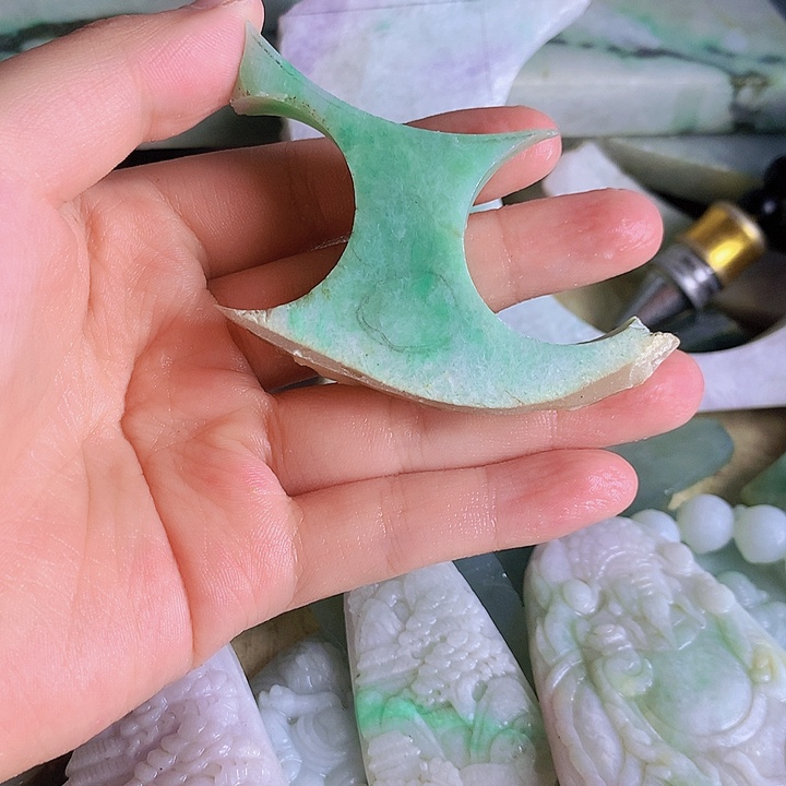 翡翠未镶嵌颈饰翡翠