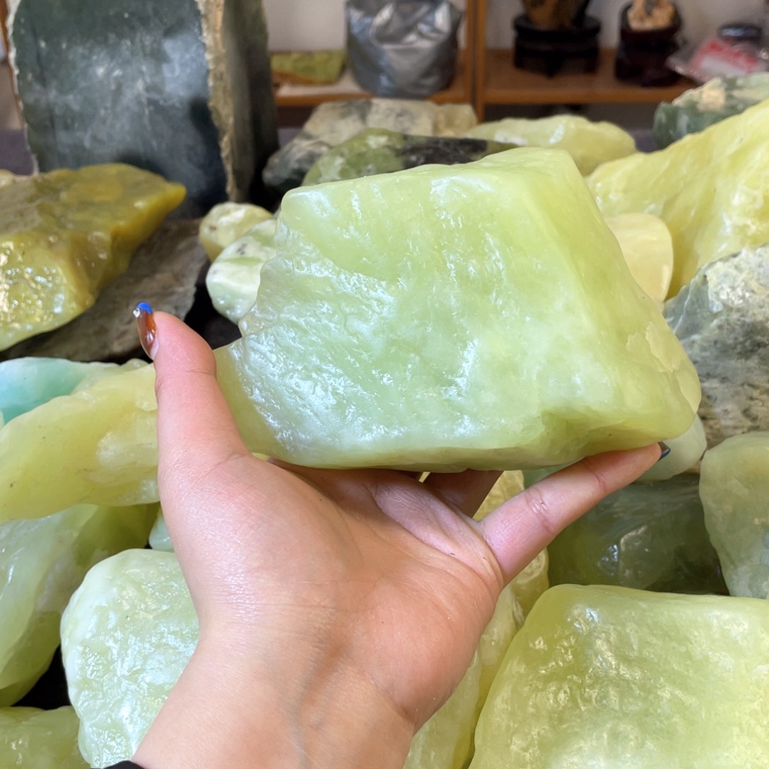 蛇纹石玉未镶嵌中国四大名玉简易