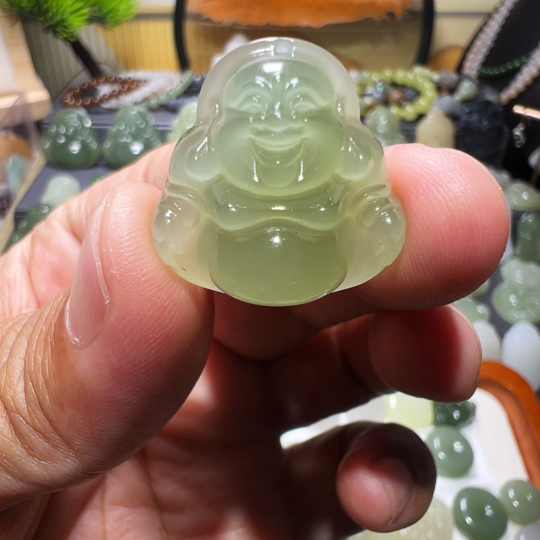 陶***陶和田玉未镶嵌颈饰