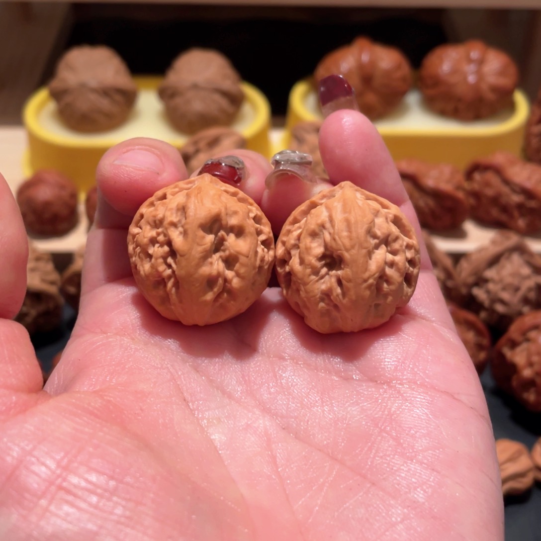 文玩核桃吊坠o*p粗筋霸王龙