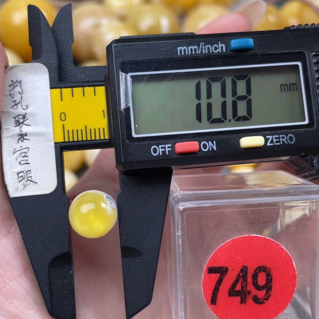蜜蜡未镶嵌珠宝奇石