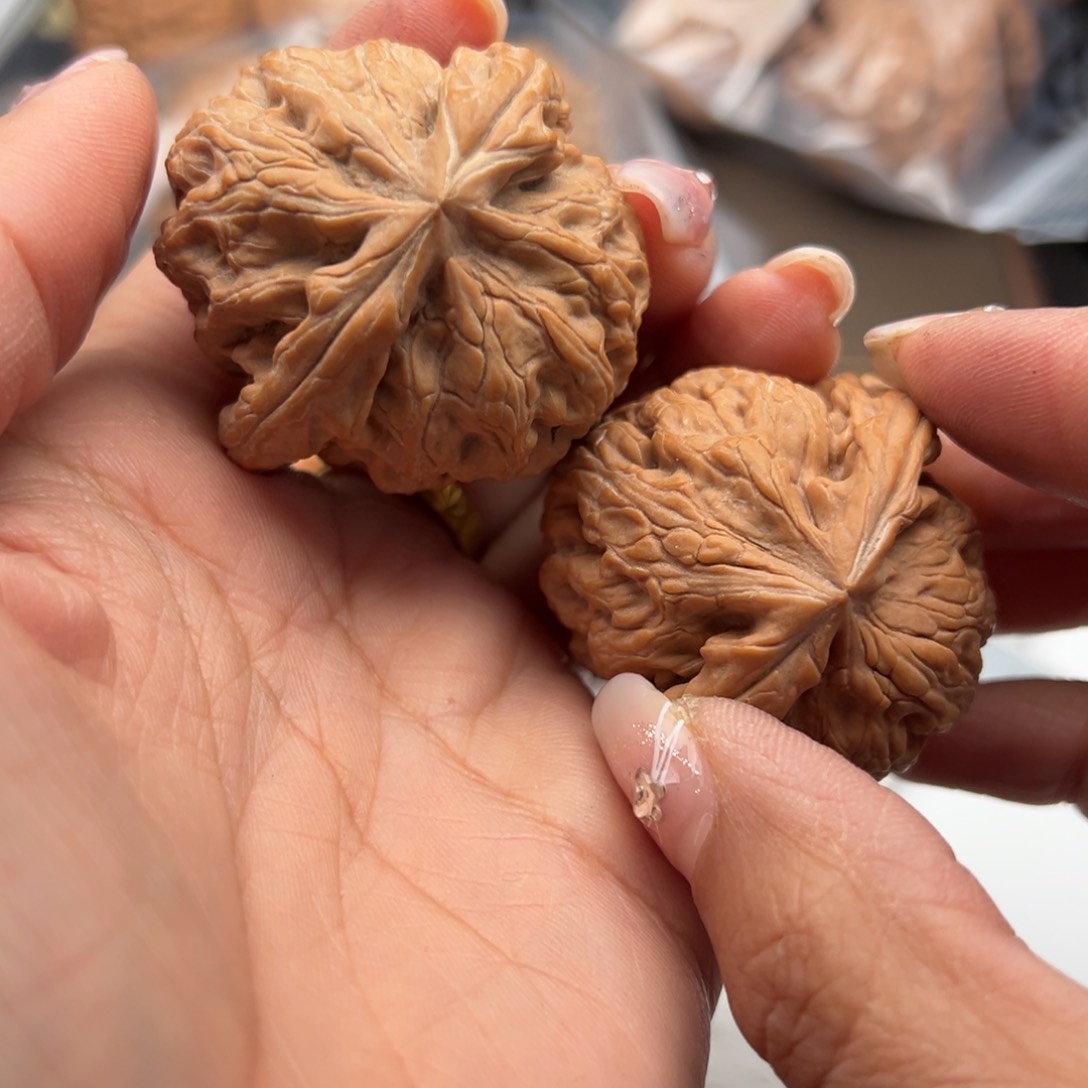 文玩核桃把件红锦鲤43