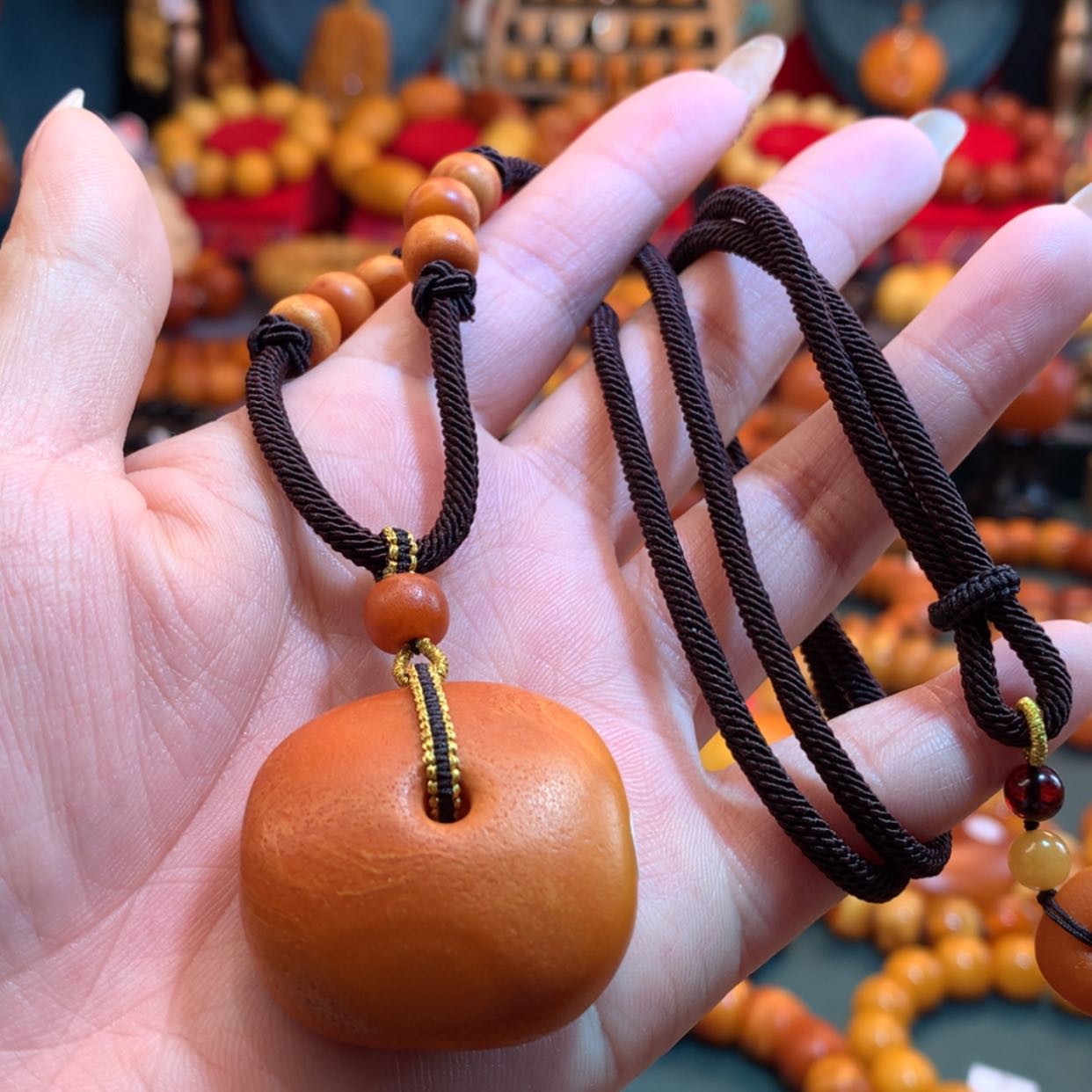 【闪购商品】蜜蜡吊坠(赠链)未镶嵌