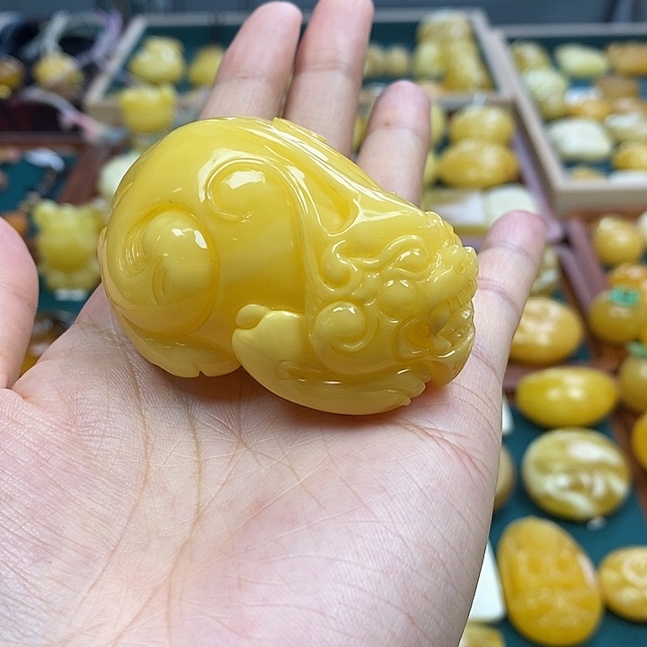 琥珀未镶嵌裸石47.79白花蜡貔貅吊坠