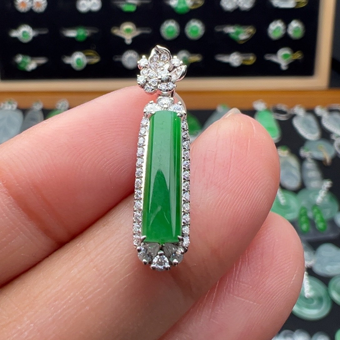 翡翠18K金镶嵌颈饰柱