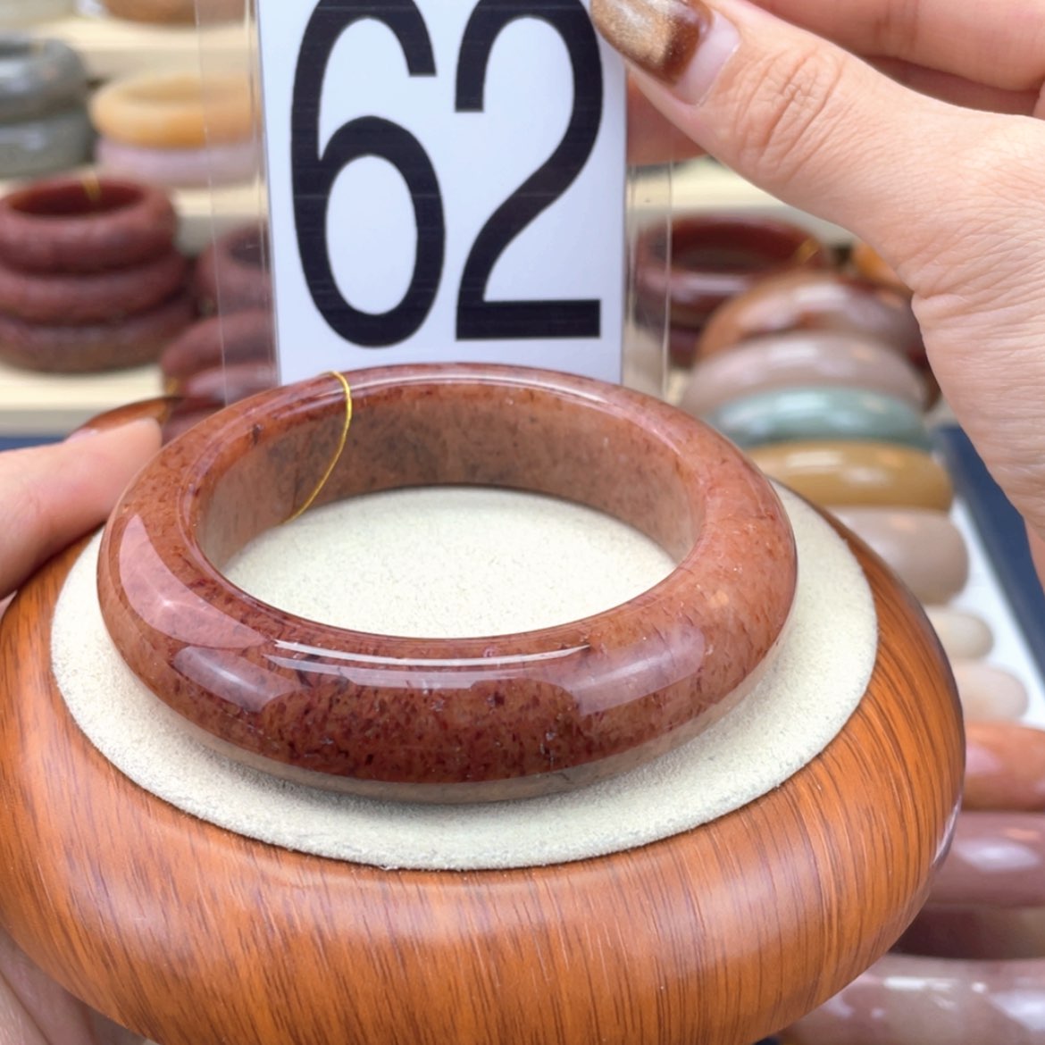 【闪购商品】石英质玉手镯未镶嵌