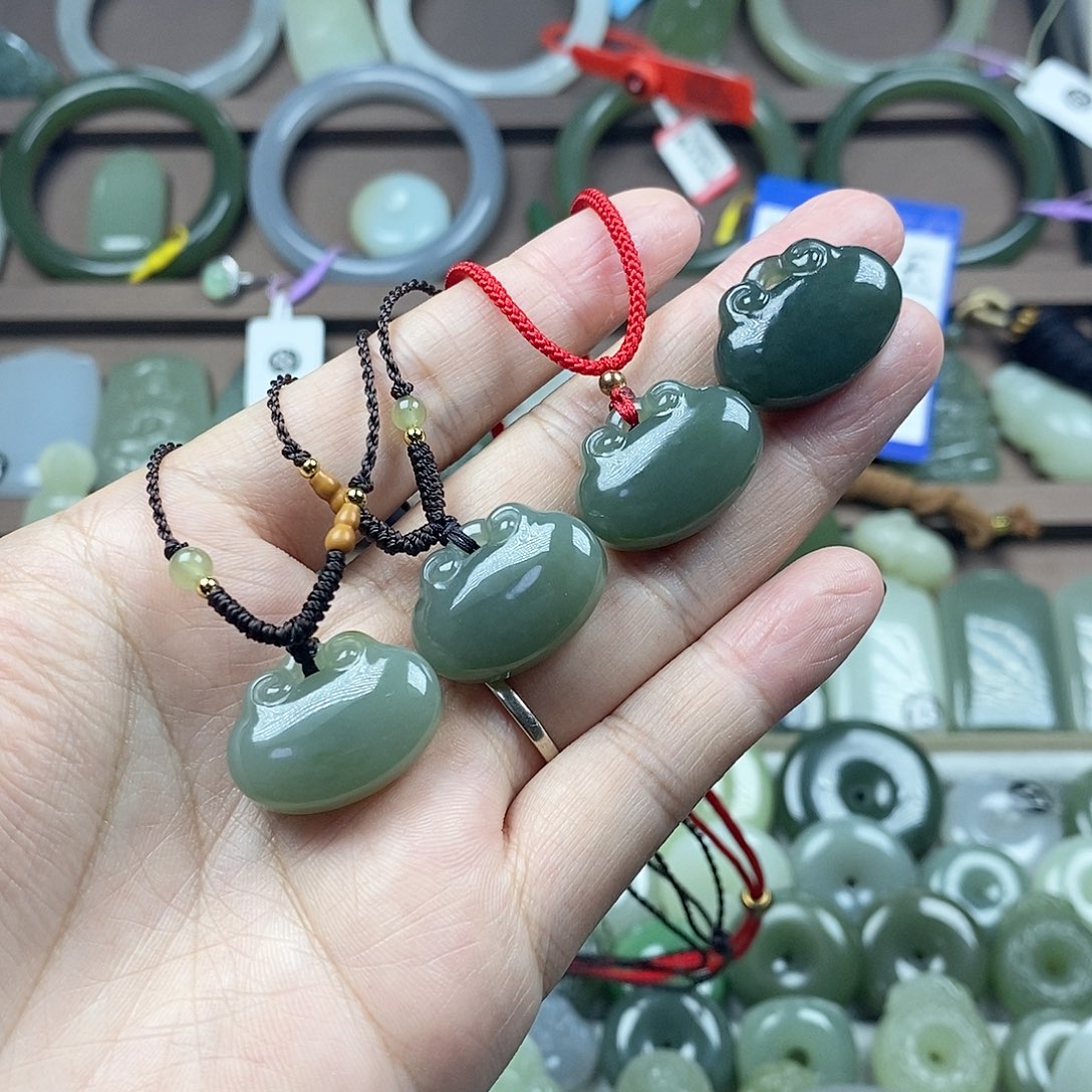 和田玉未镶嵌颈饰福袋多样性发1件