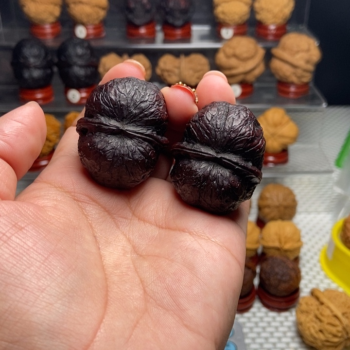 文玩核桃把件峭壁元宝地闷39