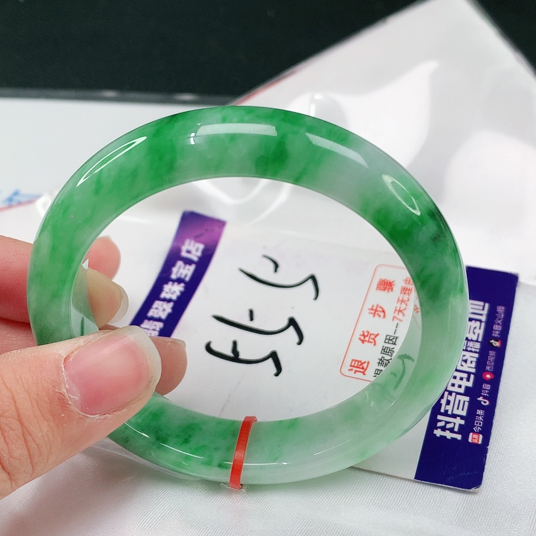 翡翠手镯未镶嵌翡翠