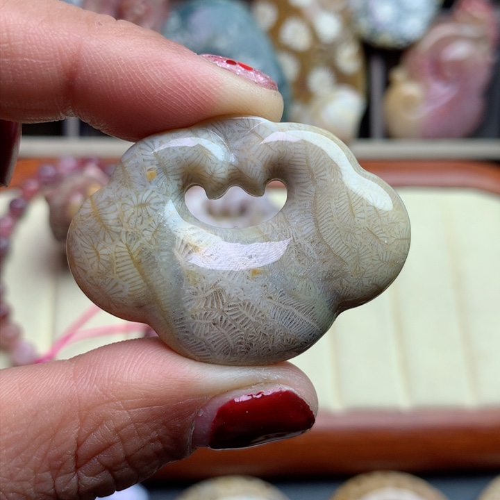 硅化珊瑚（珊瑚玉）颈饰未镶嵌