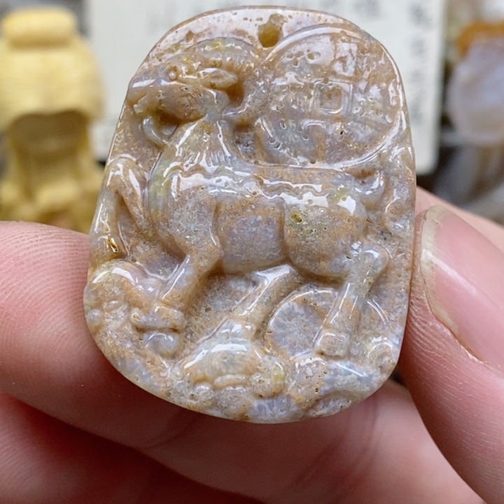 颈饰未镶嵌硅化珊瑚（珊瑚玉）有瑕 小