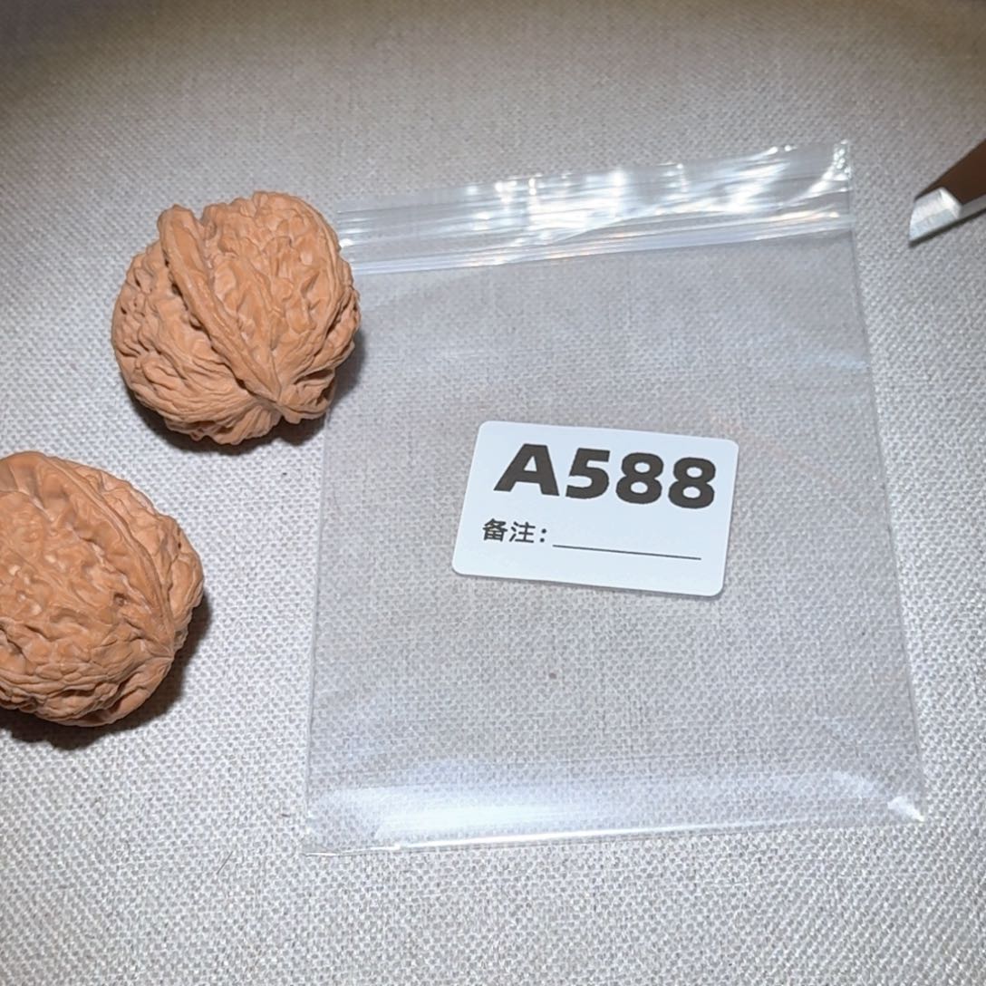 文玩核桃吊坠白狮子588