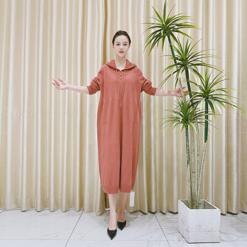 9924玫瑰粉带帽设计款羊毛气质秋冬轻奢针织连衣裙时尚复古