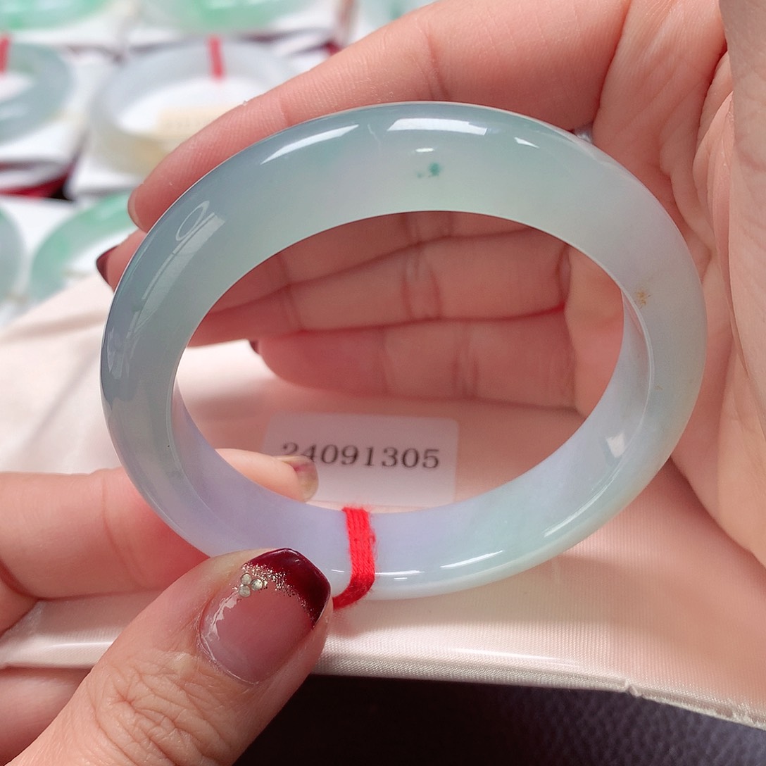 翡翠手镯未镶嵌天然A货翡翠