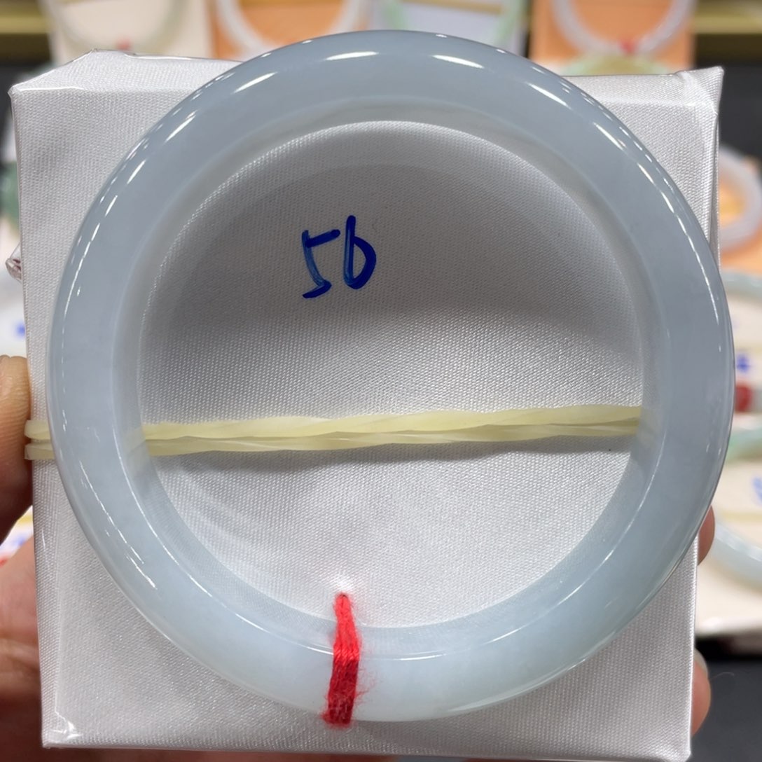 翡翠手镯未镶嵌翡翠手镯