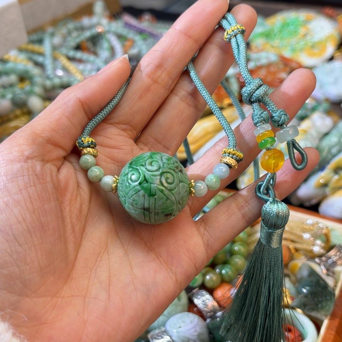 翡翠颈饰未镶嵌待编款