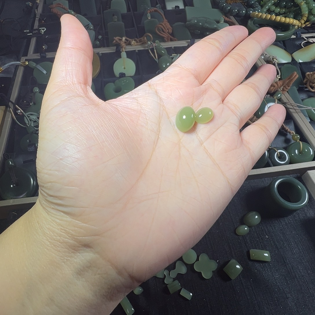 岫岩老玉（透闪石质玉）未镶嵌戒指