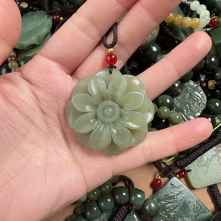 和田玉颈饰未镶嵌