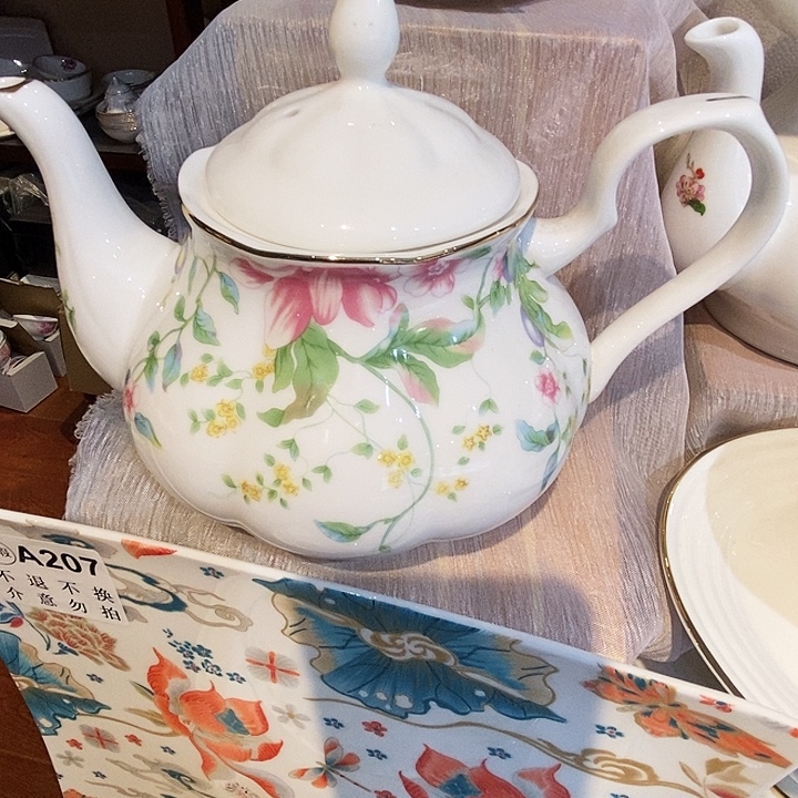 坤***骨质瓷库存产品大壶